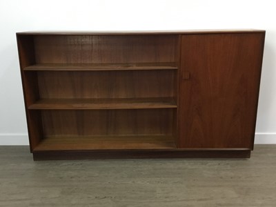 Lot 263 - IB KOFOD-LARSEN (DANISH, 1921-2003) FOR G-PLAN, TEAK OPEN BOOKCASE