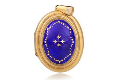 Lot 573 - ENAMELLED LOCKET