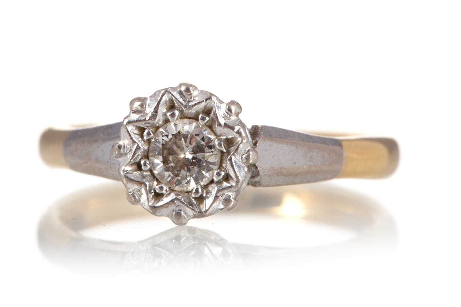 Lot 1171 - DIAMOND RING