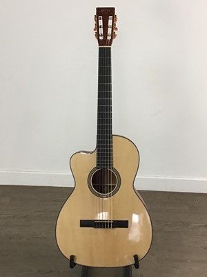 Lot 644 - C.F. MARTIN & CO. LEFT-HANDED ACOUSTIC GUITAR