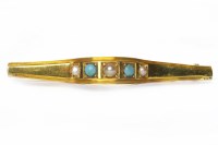 Lot 118 - TURQUOISE AND PEARL BAR BROOCH with round...