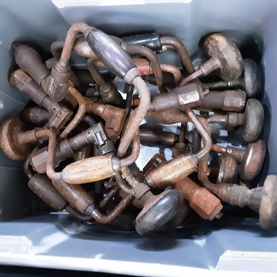 Lot 425 - COLLECTION OF VINTAGE SAWS AND PLANES