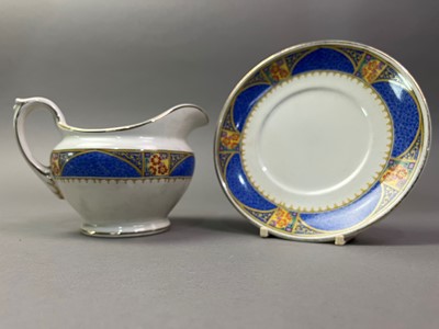 Lot 359 - WEDGWOOD DOREEN PATTERN DINNER SERVICE