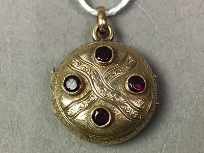 Lot 528 - EDWARDIAN STYLE LOCKET