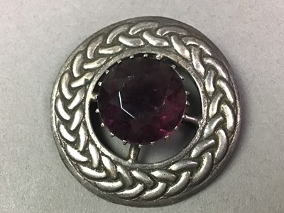 Lot 530 - COLLECTION OF COSTUME JEWELLERY