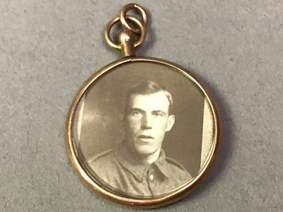 Lot 552 - NINE CARAT GOLD PENDANT