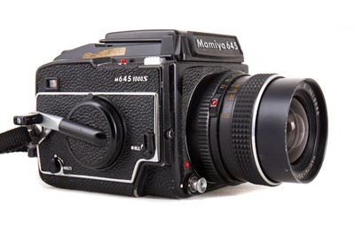 Lot 640 - MAMIYA 645 CAMERA