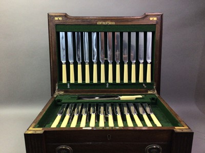 Lot 559 - OAK TABLE TOP CANTEEN