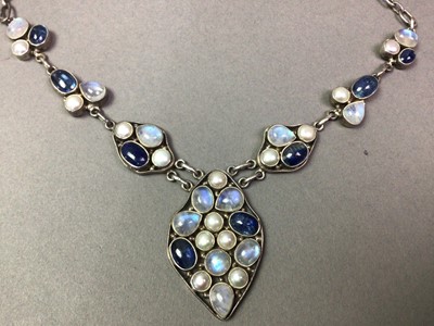 Lot 123 - SILVER NECKLACE