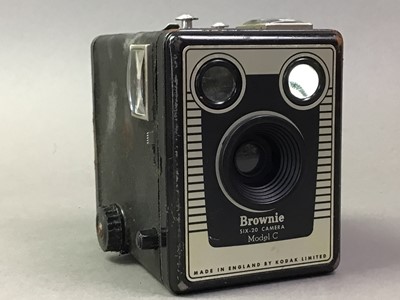 Lot 128 - SELECTION OF VINTAGE CAMERAS