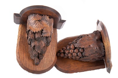 Lot 890 - PAIR OF CARVED OAK WALL BRACKETS