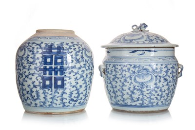 Lot 1060 - CHINESE LIDDED JAR