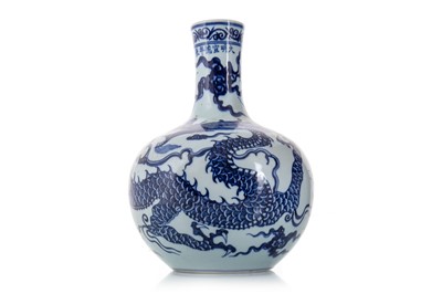 Lot 1057 - CHINESE BLUE AND WHITE BOTTLE VASE