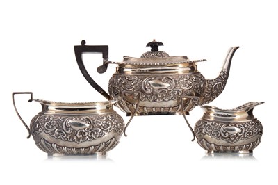 Lot 70 - EDWARDIAN SILVER THREE-PIECE TEA SET