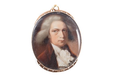 Lot 906 - REGENCY PORTRAIT MINIATURE OF A GENTLEMAN