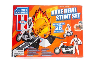 Lot 71 - EVEL KNIEVEL INTEREST, SIGNED IDEAL CLASSICS DELUXE DARE DEVIL STUNT SET