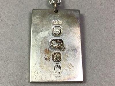 Lot 251 - SILVER INGOT PENDANT