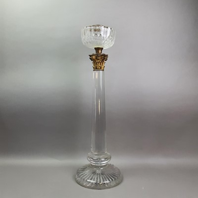 Lot 889 - VICTORIAN BRASS AND CLEAR GLASS CORINTHIAN OIL LAMP