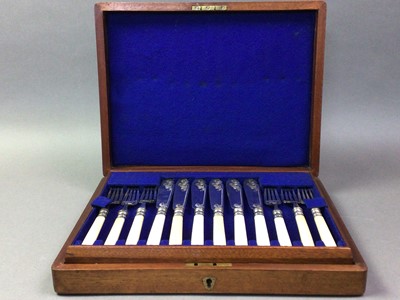 Lot 373 - CANTEEN OF CUTLERY