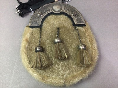 Lot 400 - SILVER PLATE AND FUR SPORRAN