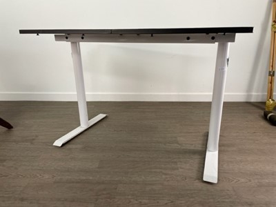 Lot 133A - GAMING/COMPUTER DESK