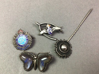 Lot 498 - SILVER BROOCH MARKED 'IIZZIE'