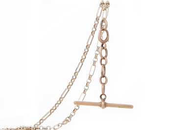 Lot 1279 - GOLD CHAIN WITH T-BAR PENDANT