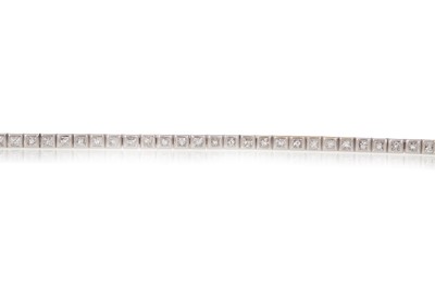 Lot 1281 - ILLUSION SET DIAMOND TENNIS BRACELET