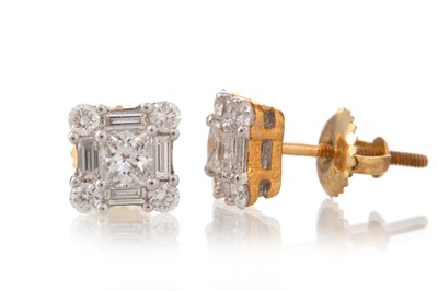 Lot 1282 - PAIR OF DIAMOND STUD EARRINGS