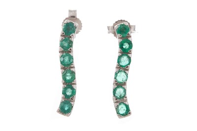 Lot 1287 - PAIR OF EMERALD DROP EARRINGS