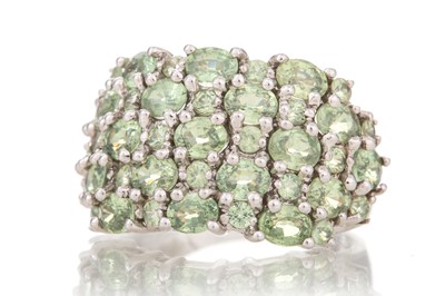 Lot 1289 - DEMANTOID GARNET RING