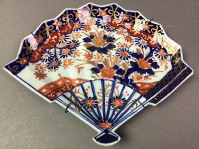 Lot 554 - TWO JAPANESE IMARI FAN SHAPED DISHES