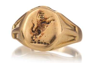 Lot 1306 - GOLD SIGNET RING