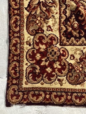 Lot 529 - 20TH CENTURY RUG