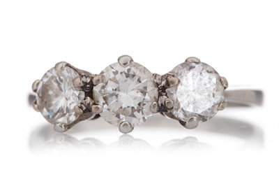 Lot 420 - DIAMOND THREE STONE RING