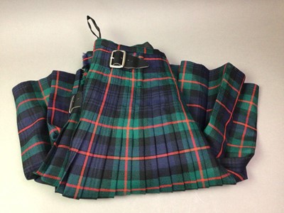 Lot 13 - MACGREGOR MACDUFF JACKET AND HIGHLAND DRESS OUTFIT