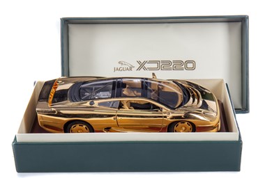 Lot 965 - JAGUAR, GOLD PLATED 1:18 SCALE MODEL OF THE XJ 220