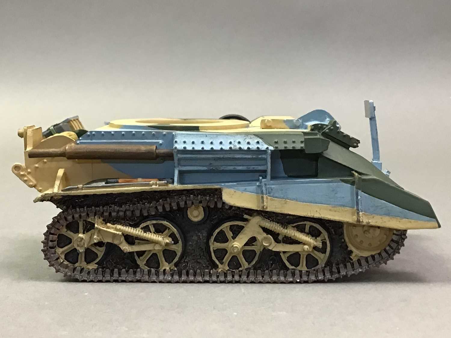 Lot 972 - KING & COUNTRY