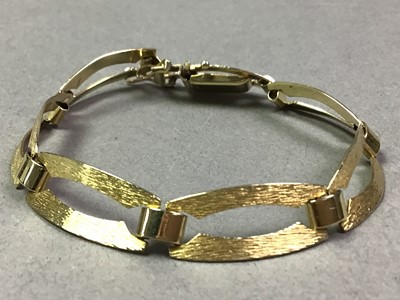 Lot 112 - NINE CARAT GOLD BRACELET