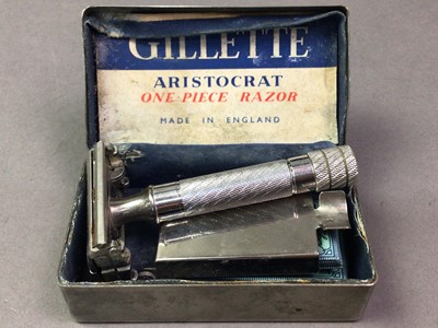 Lot 71 - GILLETTE ARISTOCRAT RAZOR