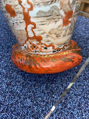 Lot 1087 - JAPANESE KUTANI VASE