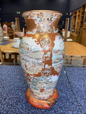 Lot 1087 - JAPANESE KUTANI VASE