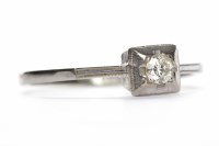 Lot 346 - ART DECO DIAMOND SOLITAIRE RING the round...