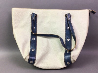 Lot 244 - SELECTION OF VINTAGE HANDBAGS AND HOLDALLS