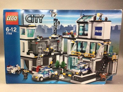 Lot 1003 - LEGO, LEGO CITY