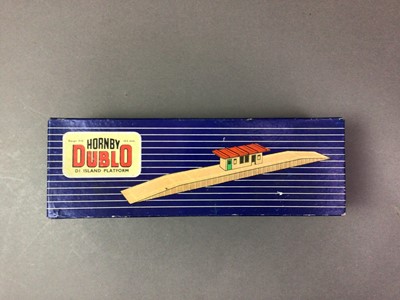 Lot 409 - HORNBY DUBLO ELECTRIC TRAIN SET