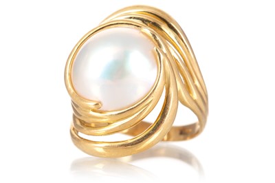 Lot 1240 - MABE PEARL RING