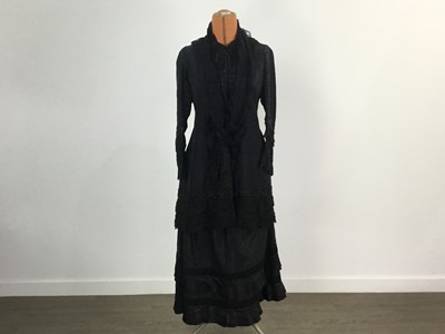 Lot 385 - EDWARDIAN LADYS MORNING DRESS