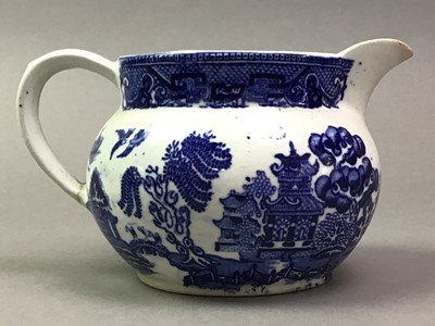 Lot 566 - GROUP OF BLUE AND WHITE CERAMICS