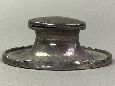 Lot 468 - SILVER INKWELL